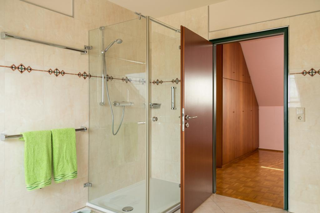 Privatunterkunft "An Der Hecke" Neuss Exterior photo